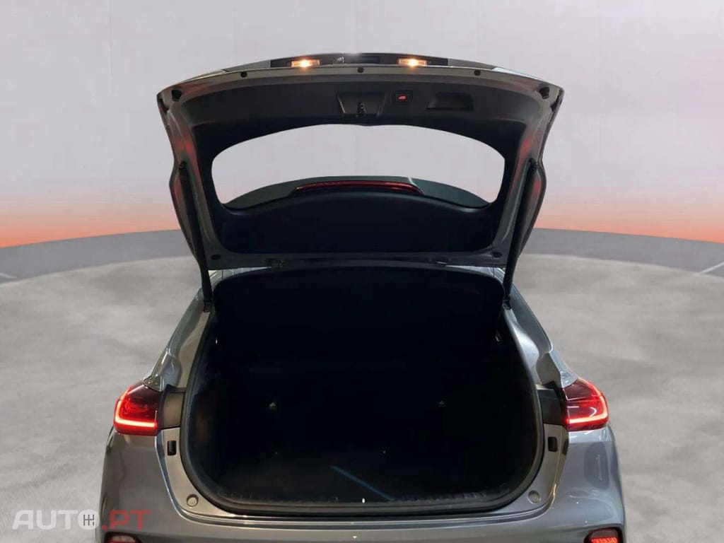 Kia Xceed 1.4 T-GDI Tech + SRF 7DCT