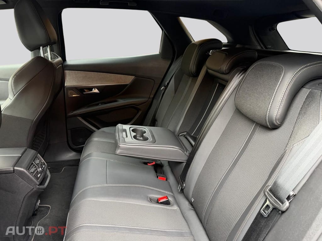 Peugeot 3008 1.2 Puretech EAT8 