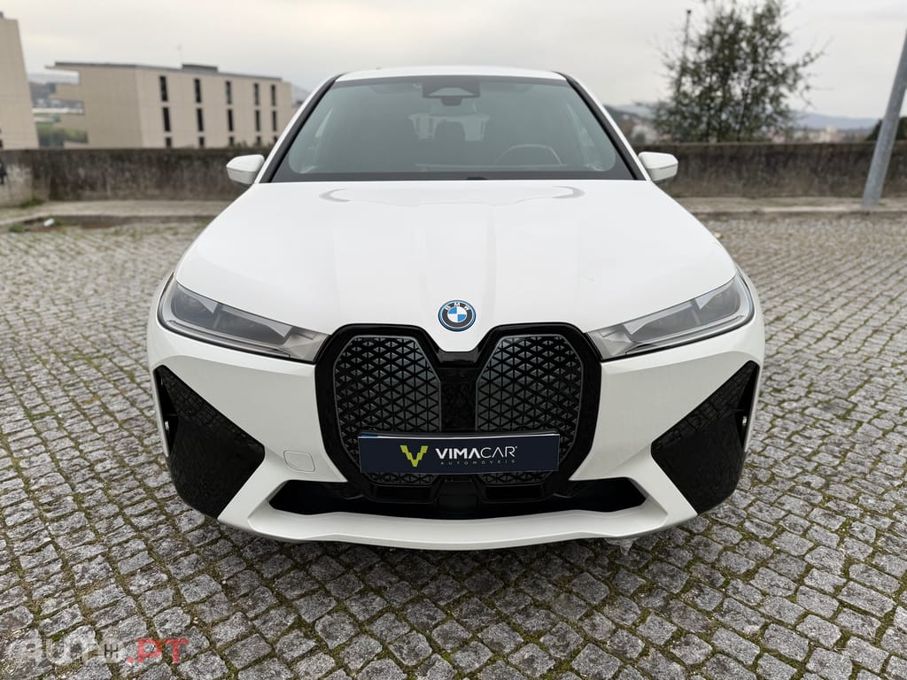 BMW iX xDrive 40 Pack Desportivo