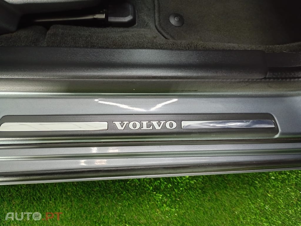 Volvo V60 2.0 D2 R-Design Momentum