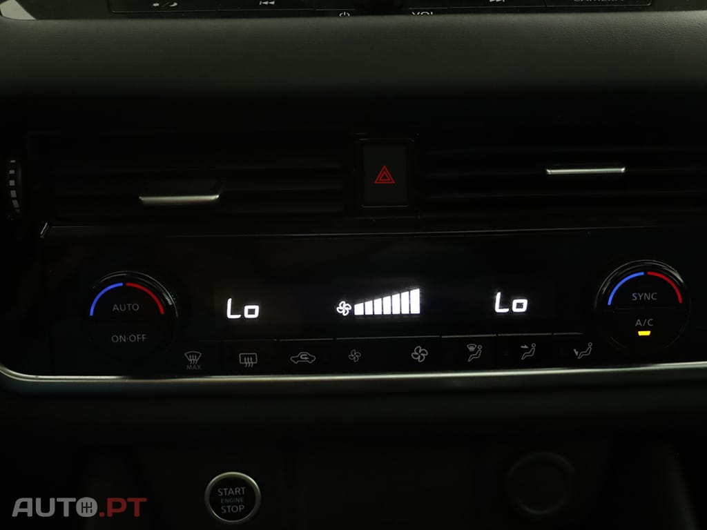 Nissan Qashqai Qashqai 1.3 DIG-T N-Connecta LED Xtronic