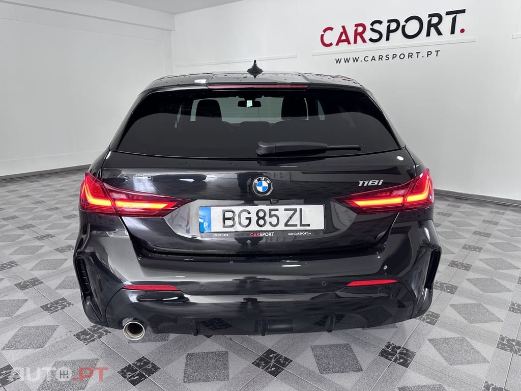 BMW 118 i Pack Desportivo M Auto
