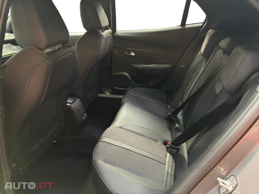 Peugeot 2008 1.2 PureTech GT EAT8