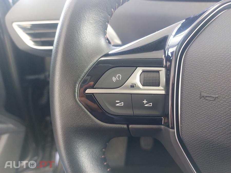 Peugeot 3008 1.5 BlueHDi Active — fotografia 22