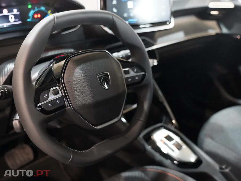 Peugeot 208 1.2 Hybrid Style e-DCS6