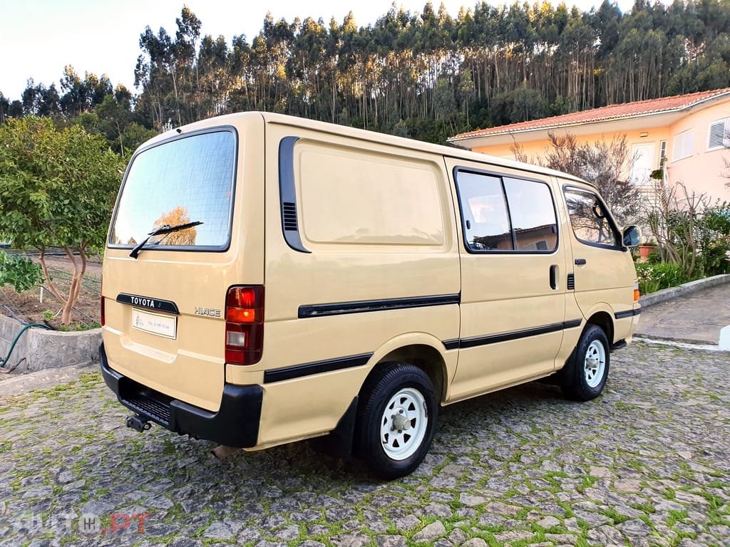 Toyota HiAce 2.4 D LH102L