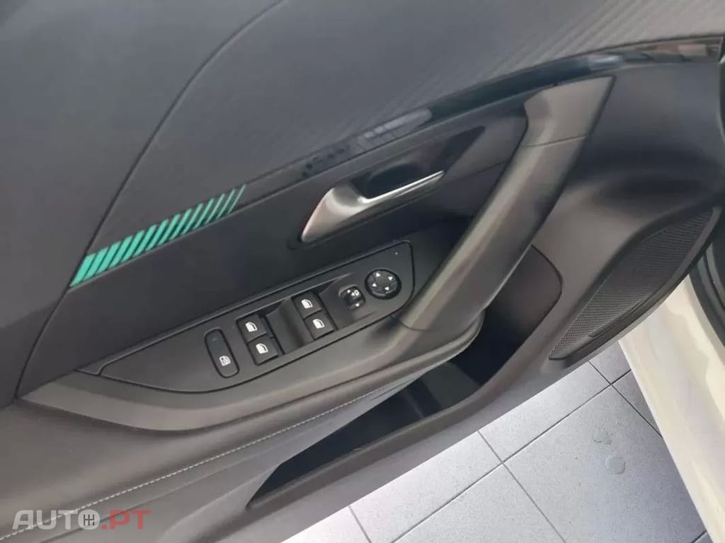 Peugeot 2008 PureTech 130 Allure Pack