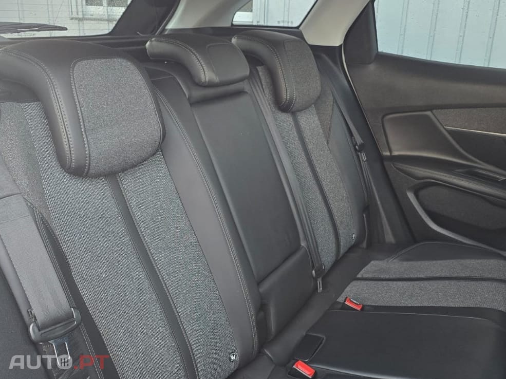 Peugeot 3008 1.6 BlueHDi Allure EAT6