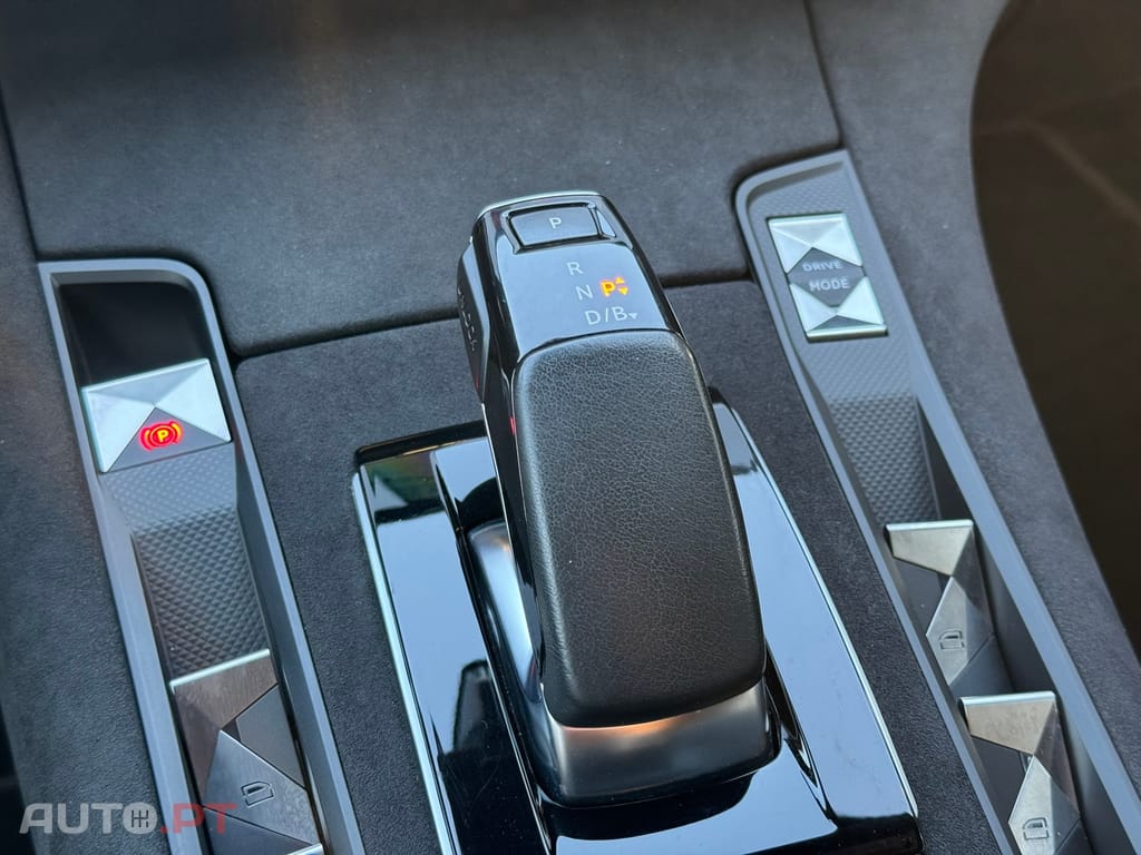 DS DS7 Crossback E-Tense Performance Line EAT8