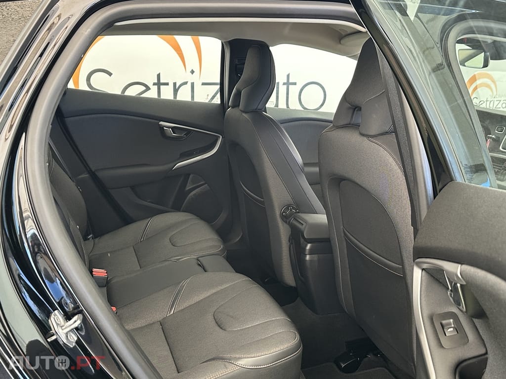 Volvo V40 Cross Country 2.0 D3 Momentum
