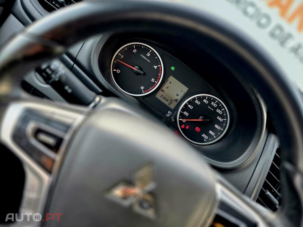 Mitsubishi L200 2.4 DI-D CD 4Kaizen Space Cab 3L 4WD