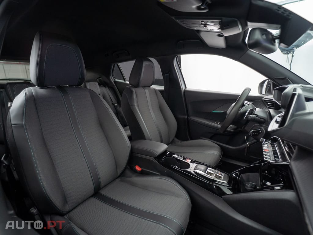 Peugeot 2008 1.5 BlueHDi Allure Pack EAT8