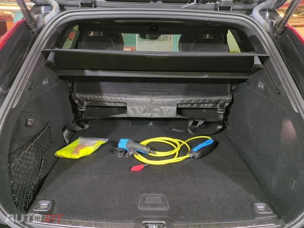 Volvo XC60 2.0 T8 PHEV R-Design AWD