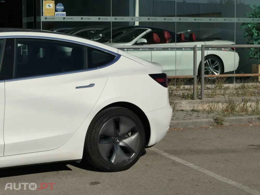 Tesla Model 3 Standard Range Plus RWD