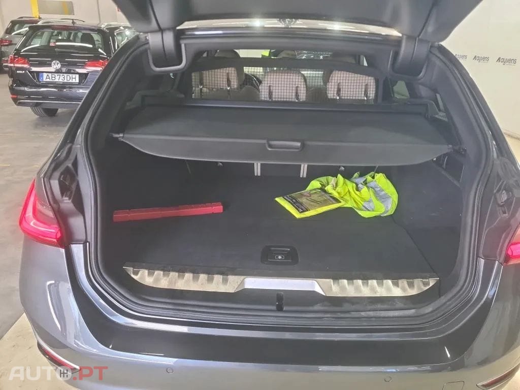 BMW 330 e Touring Line Luxury Auto