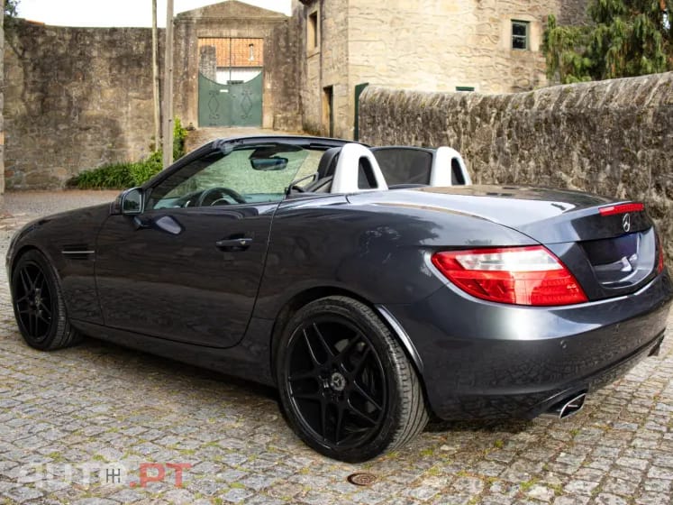 Mercedes-Benz SLK 200 Outro