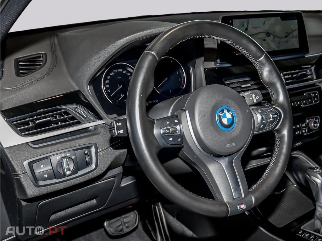BMW X2 I.V.A DEDUTIVEL xDrive25e M-Sport Pano