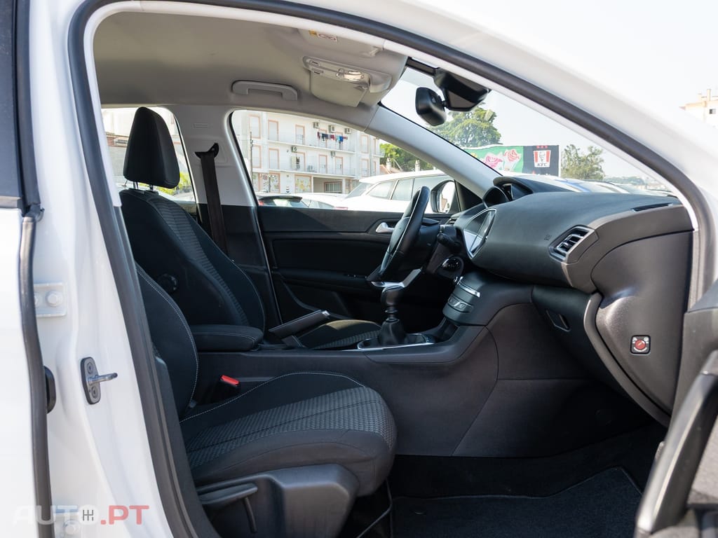 Peugeot 308 1.5 BlueHDi Business Line