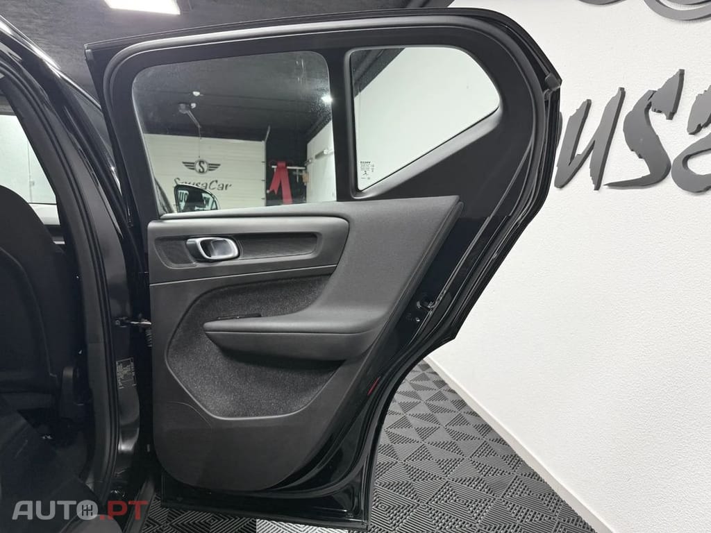 Volvo XC40 1.5 T2 Momentum Plus
