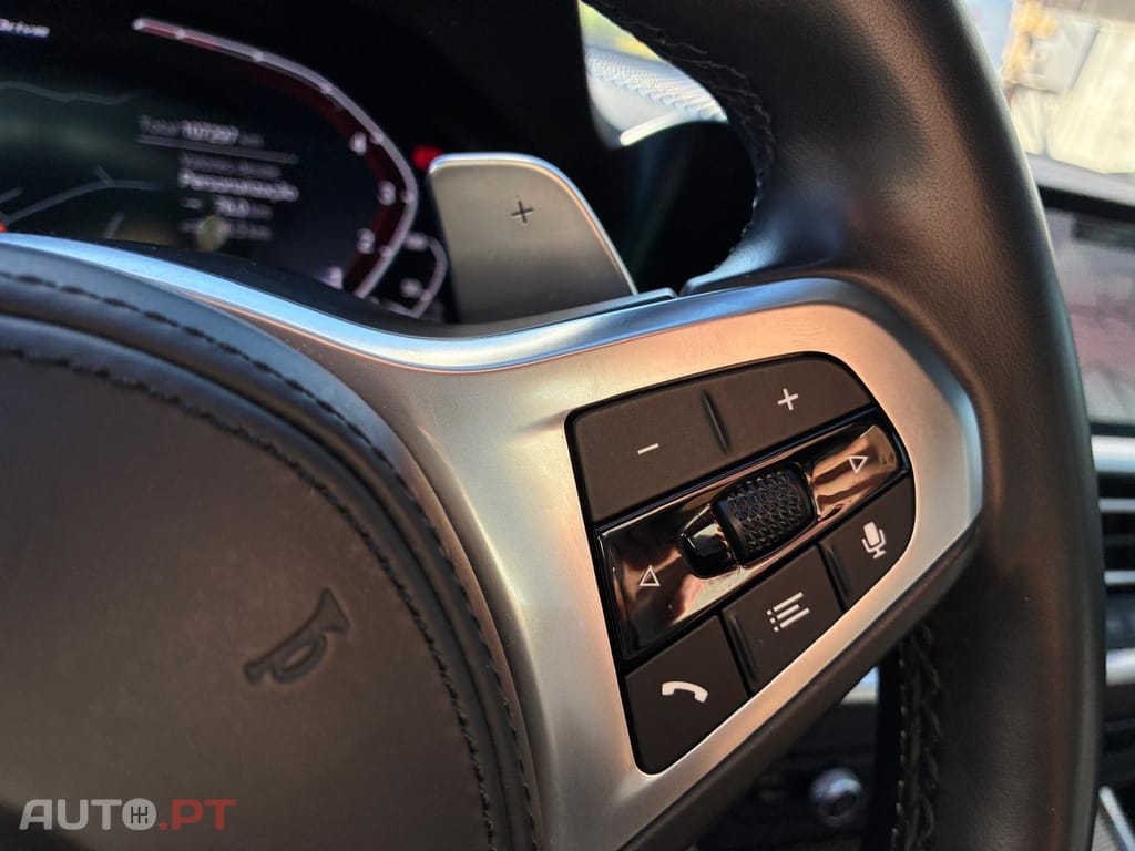 BMW 330 e Touring Pack M Auto — fotografia 23