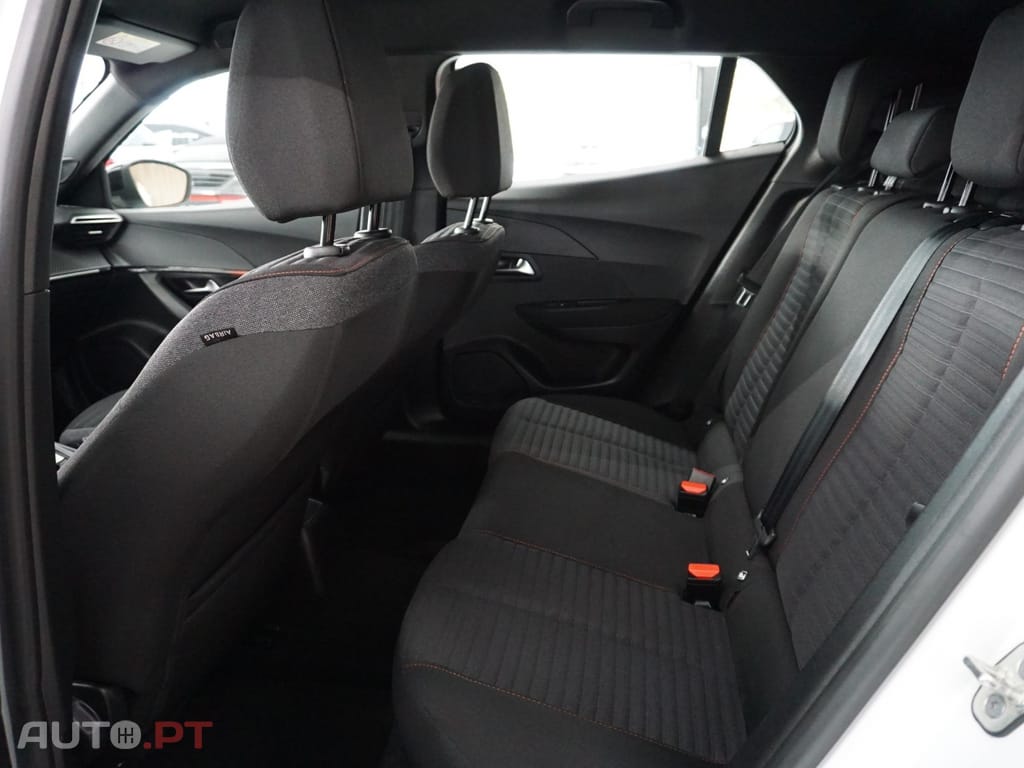 Peugeot 2008 PureTech 130 EAT8 Allure