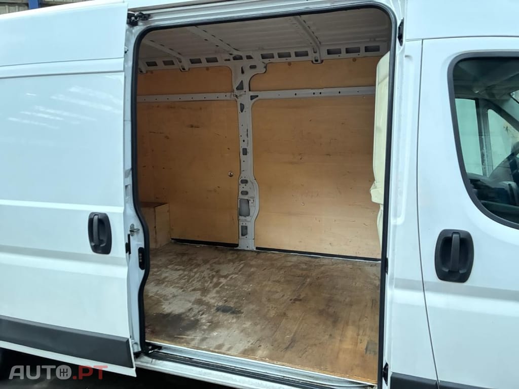 Peugeot Boxer 2.2 BlueHDi 335 L3H2 Premium