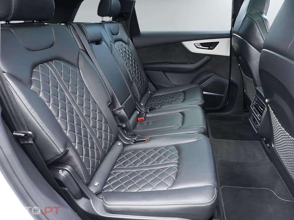 Audi Q7 55 TFSI e S Line 