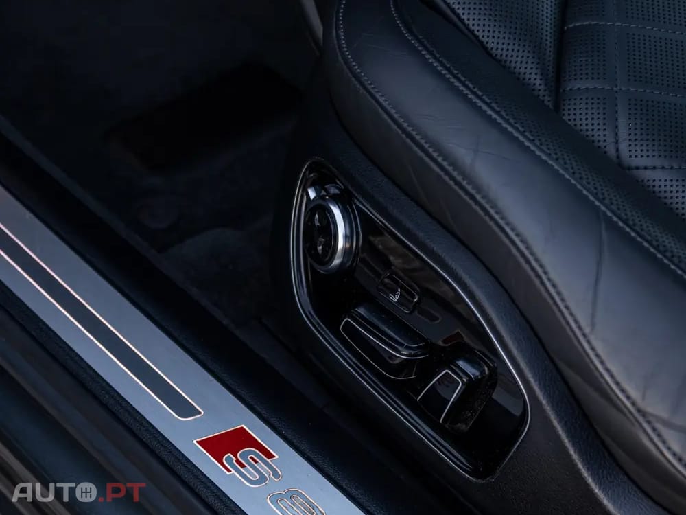 Audi S8 Standard