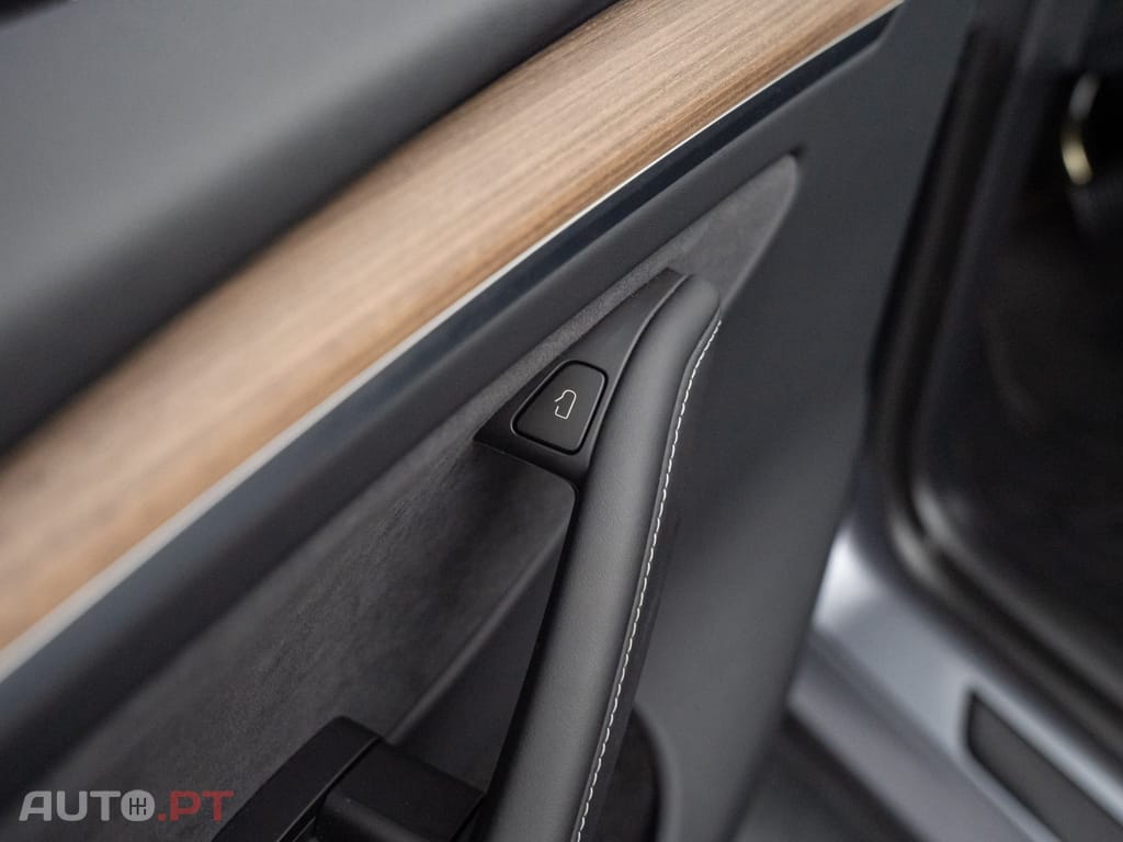 Tesla Model Y Long Range Tração Integral