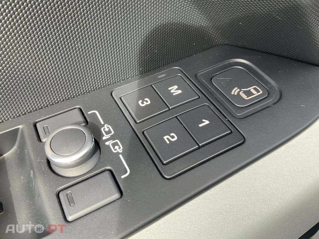 Land Rover Defender 3.0 D250 110 AWD X-Dynamic SE