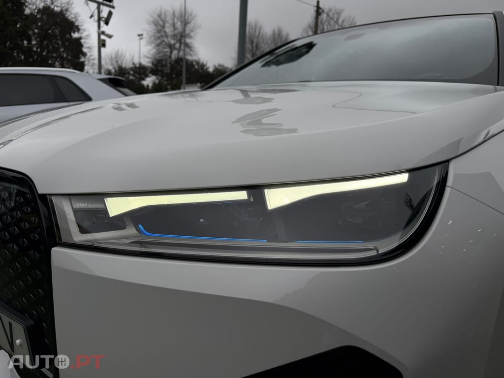 BMW iX xDrive 40 Pack Desportivo