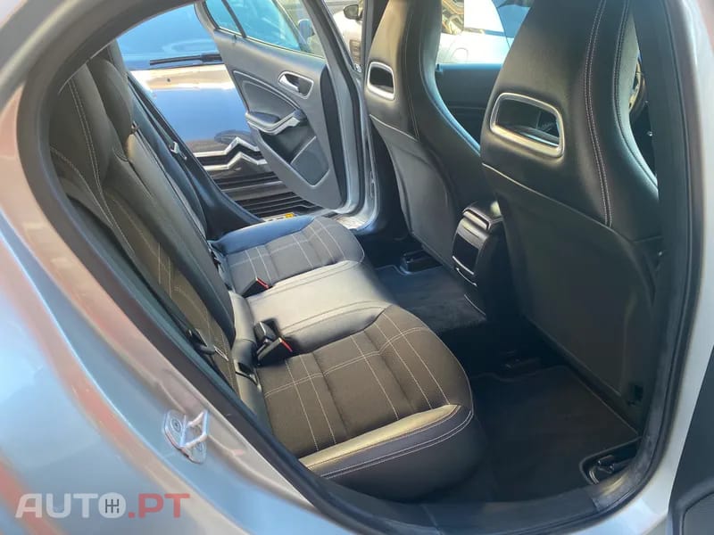 Mercedes-Benz GLA 180 180