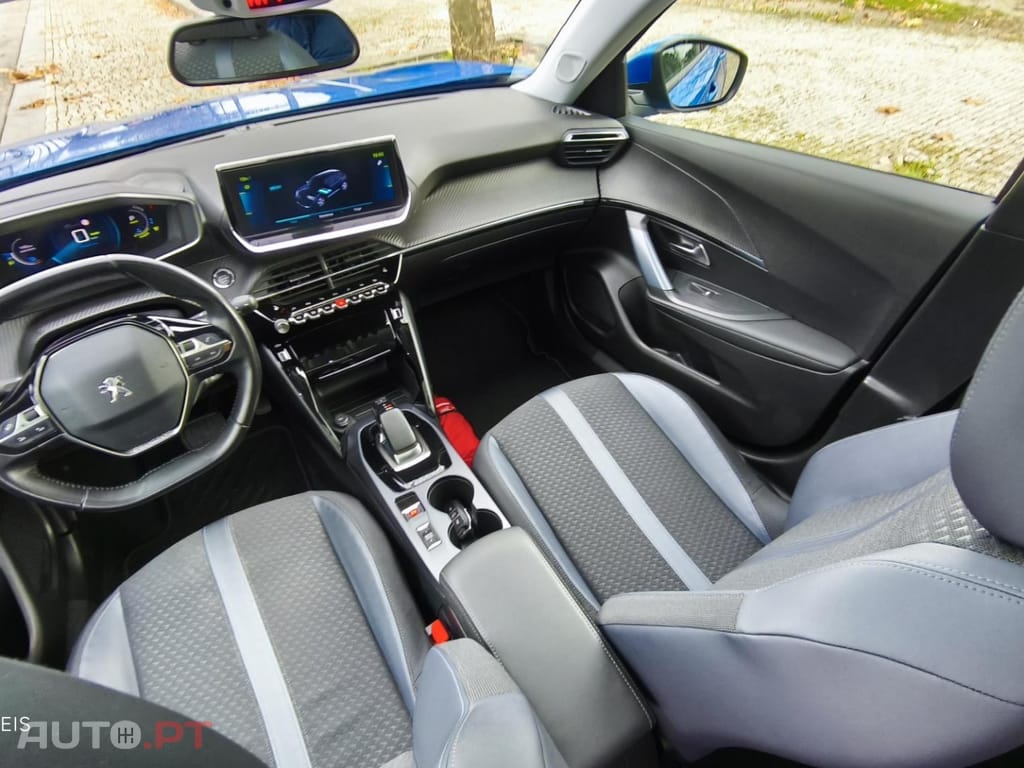 Peugeot E-2008 50 kWh Allure Pack