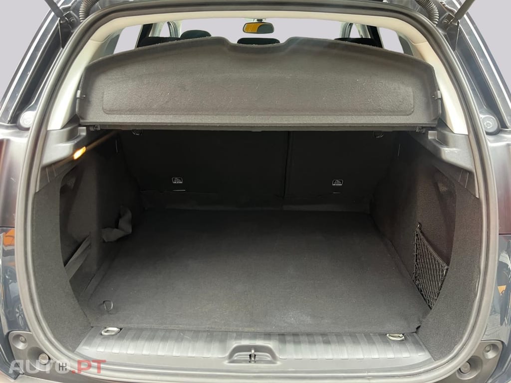 Peugeot 2008 1.2 e-VTi Style