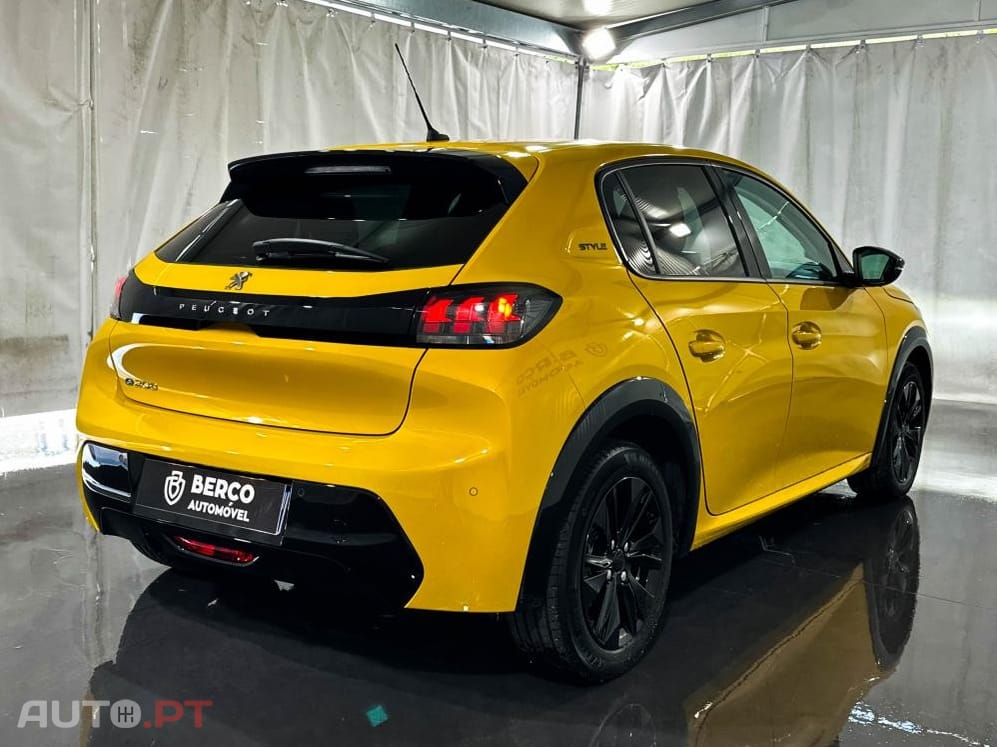 Peugeot E-208 50 kWh SE Style