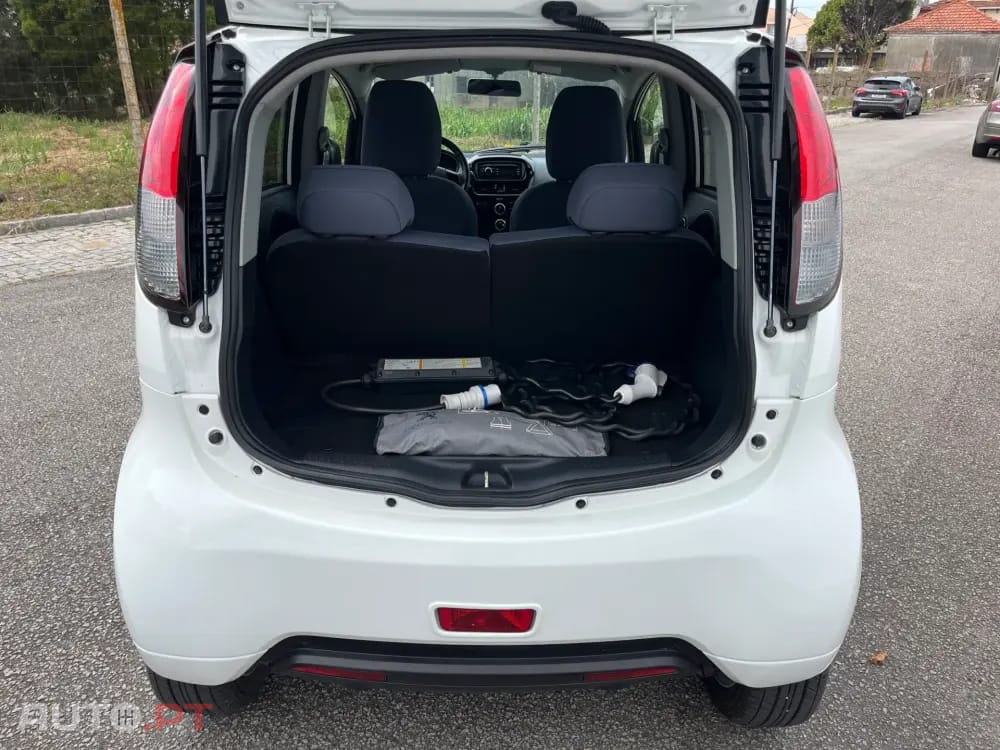 Peugeot iOn Active