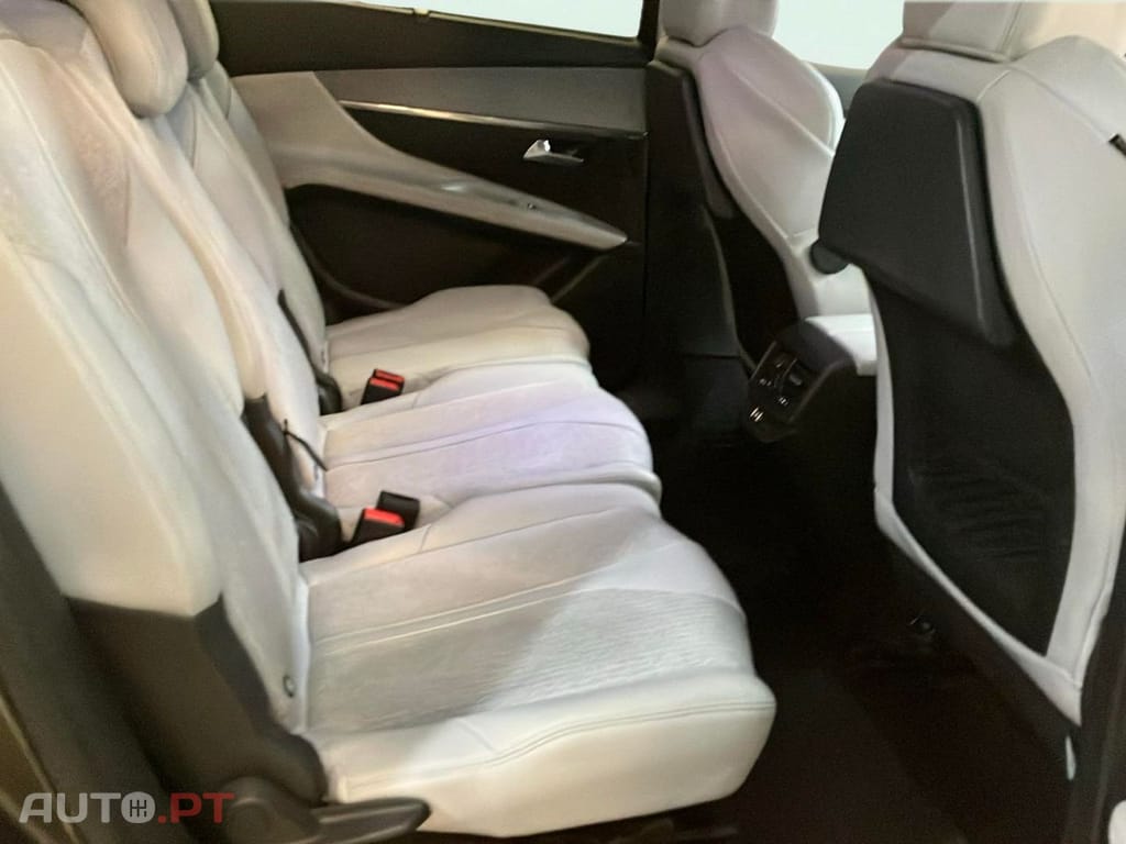Peugeot 5008 1.2 PureTech Allure EAT8