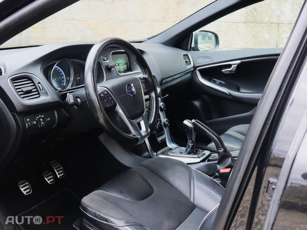Volvo V40 2.0 D2 R-Design