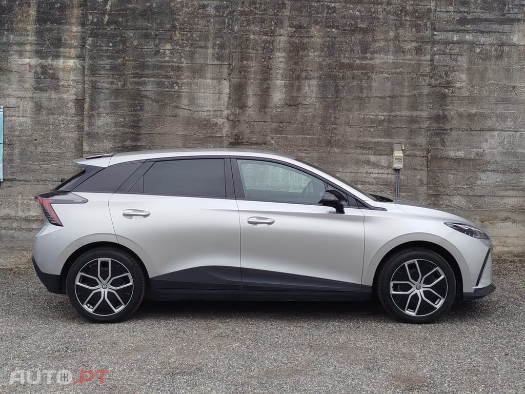 MG MG4 64 kWh Luxury