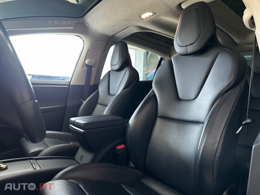Tesla Model X Outro