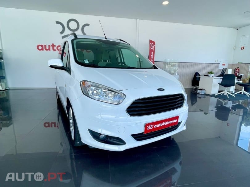 Ford Courier EcoBoost Titanium