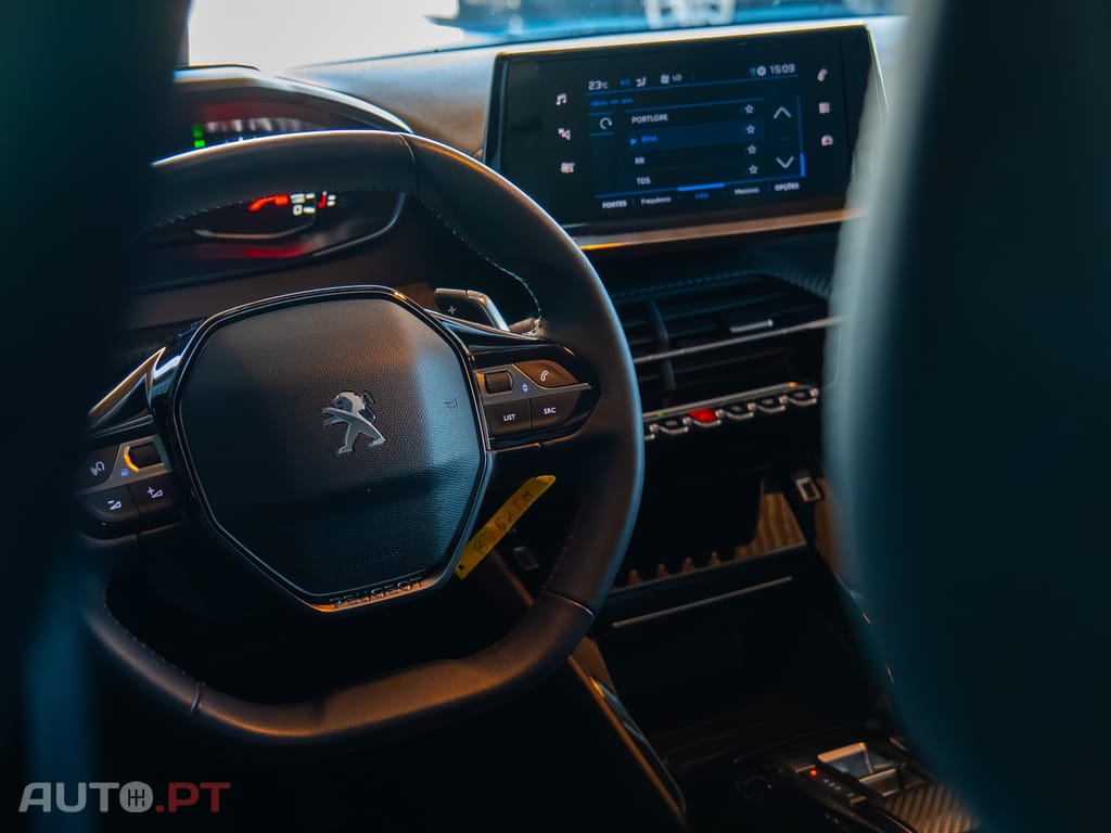 Peugeot 208 1.2 PureTech Allure EAT8