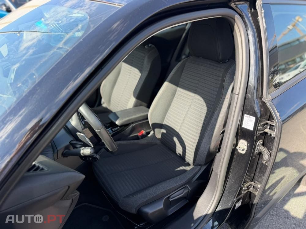 Peugeot 2008 1.2 PureTech Allure