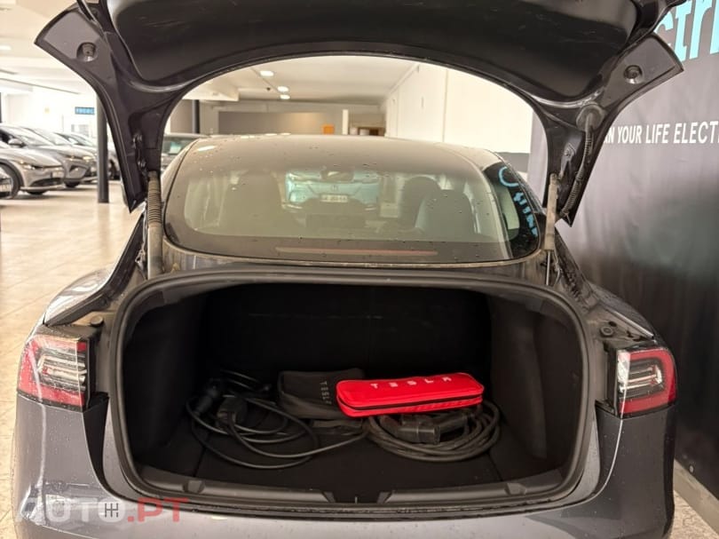 Tesla Model 3 Long Range AWD Dual Motor — fotografia 12