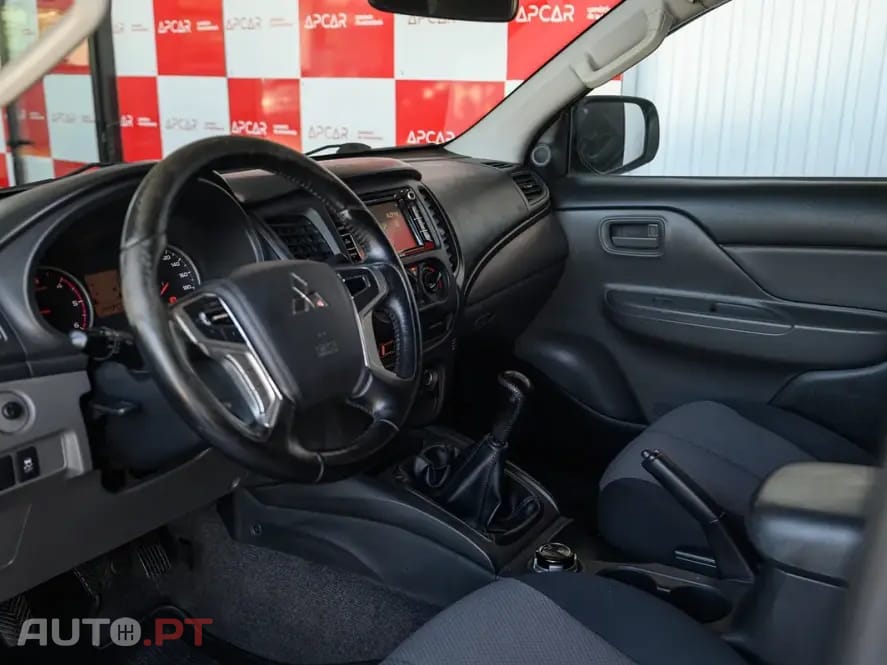 Mitsubishi L200 2.4 DI-D CD Invite Space Cab 3L 4WD