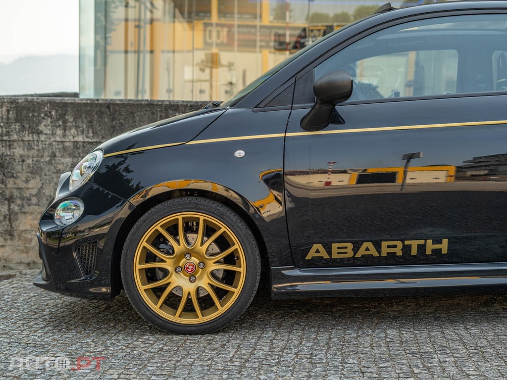 Abarth 595C 1.4 T-Jet Scorpioneoro