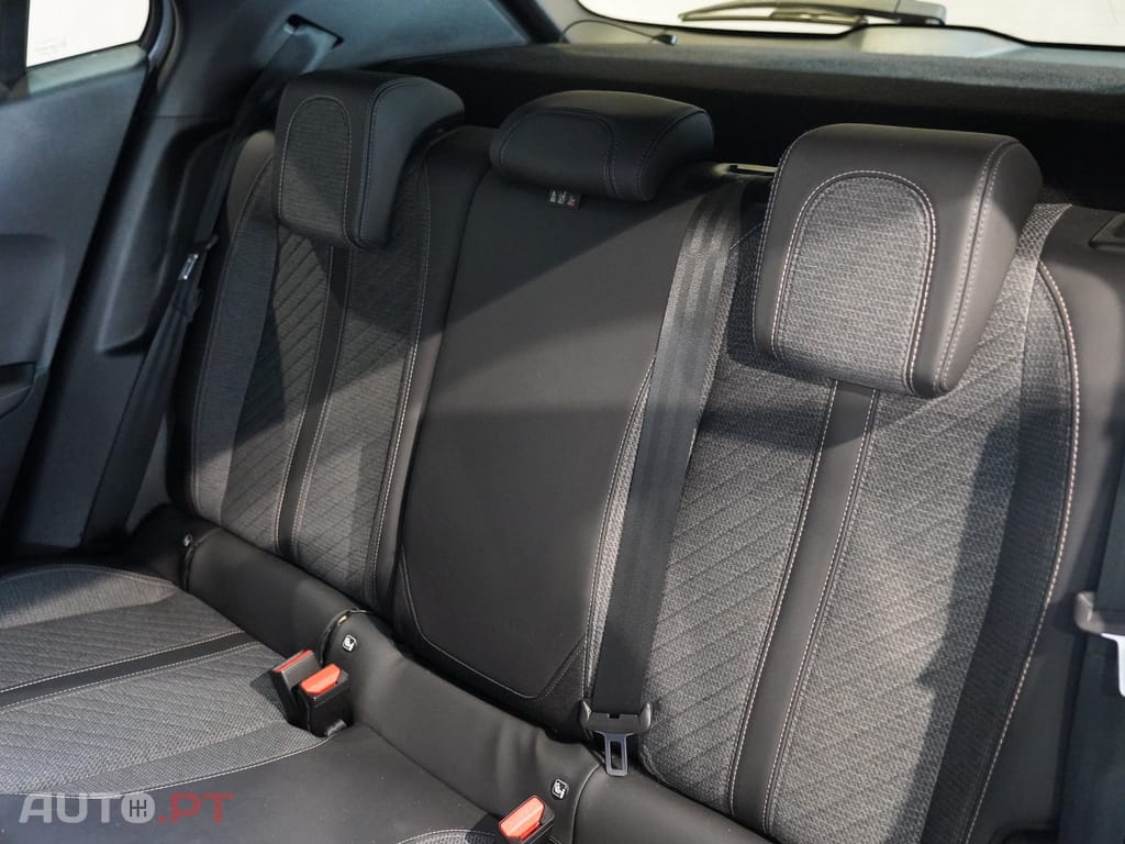 Peugeot 2008 1.2 PureTech Allure