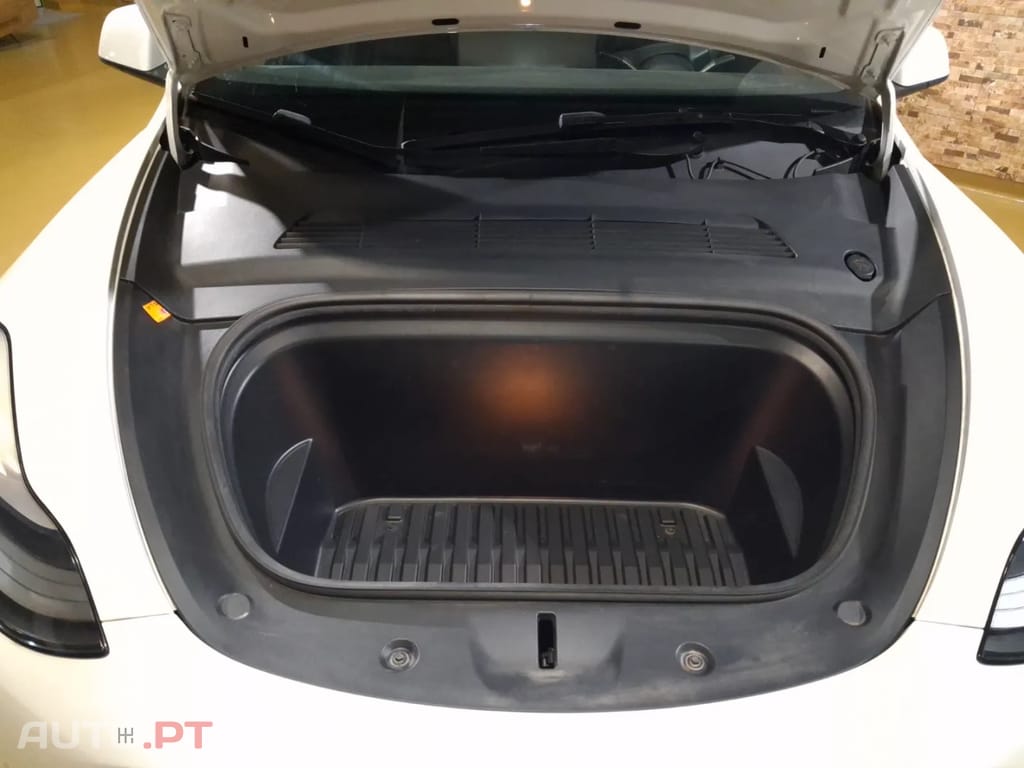 Tesla Model Y RWD