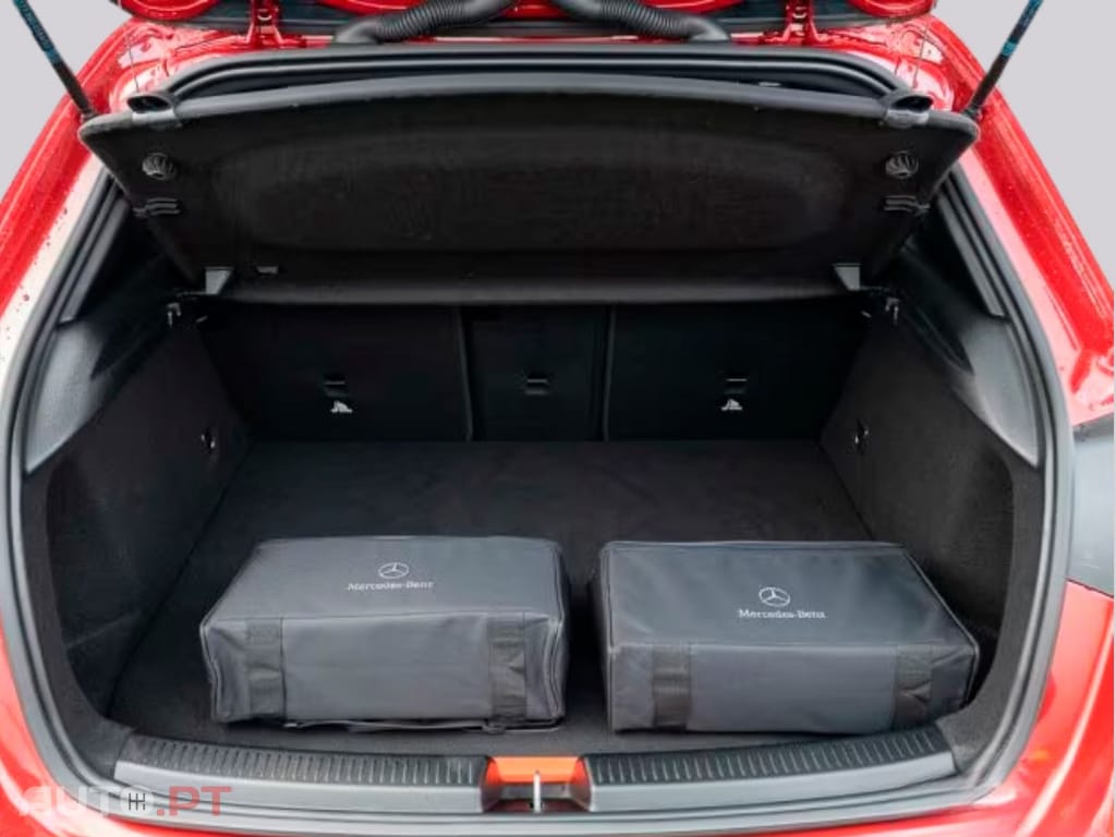 Mercedes-Benz A 250 I.V.A DEDUTIVEL e AMG