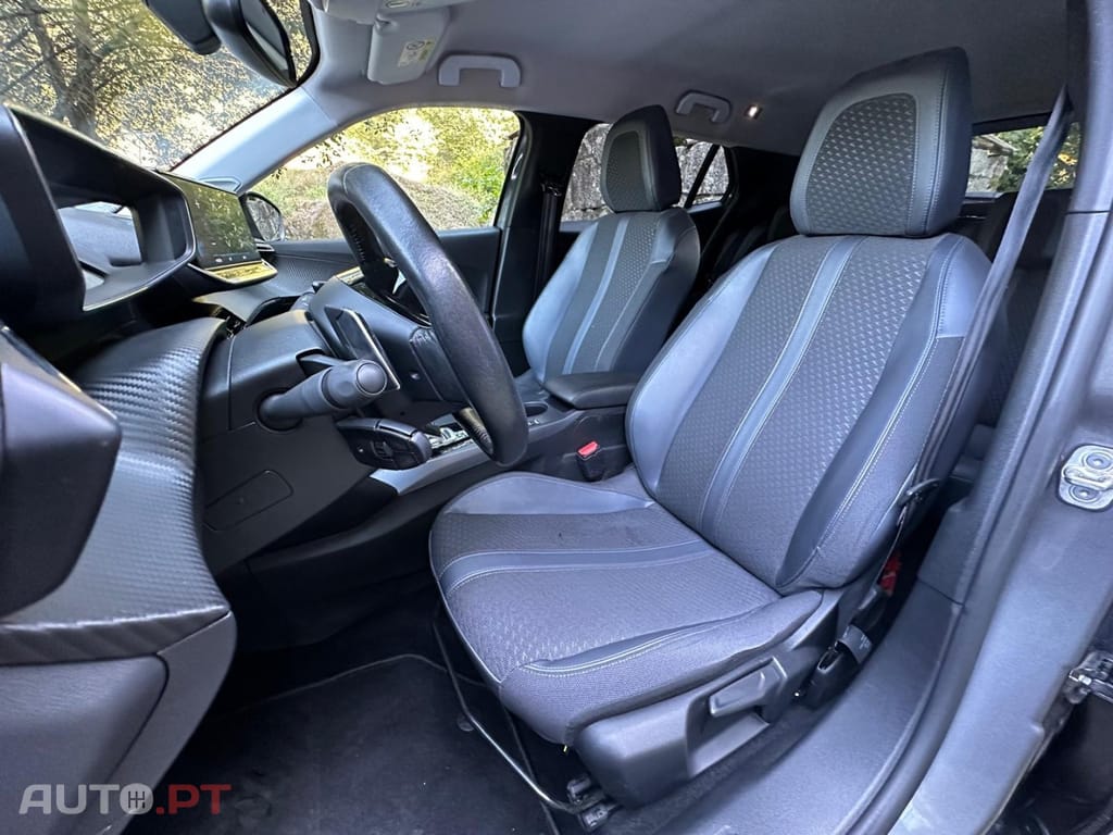 Peugeot 2008 1.5 BlueHDi Allure EAT8